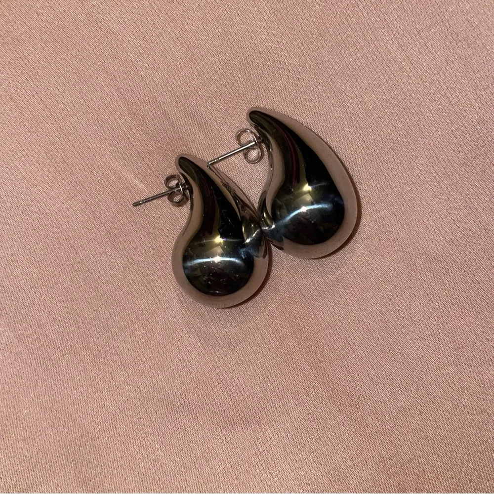 Chic Silver Teardrop Stud Earrings | 18K Gold-Plated